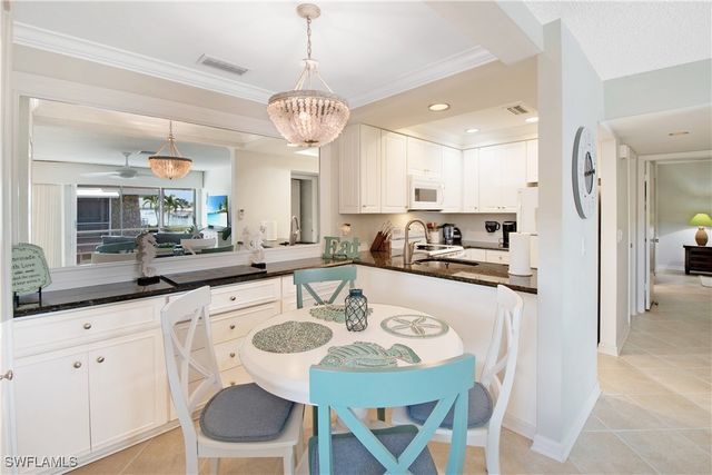 330 Kon Tiki DR D2, Naples, FL 34113