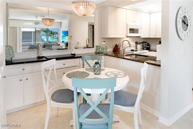 330 Kon Tiki DR D2, Naples, FL 34113