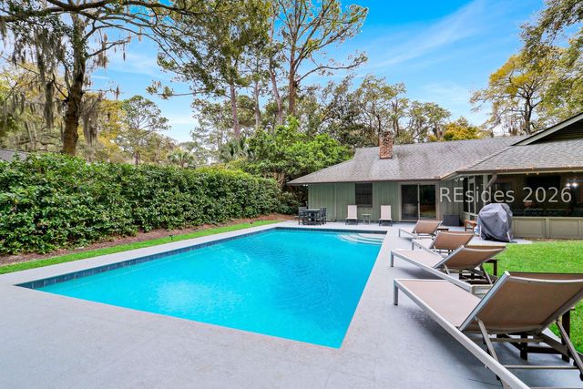 11 Deer Run Ln, Hilton Head Island, SC 29928