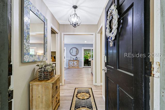 11 Deer Run Ln, Hilton Head Island, SC 29928