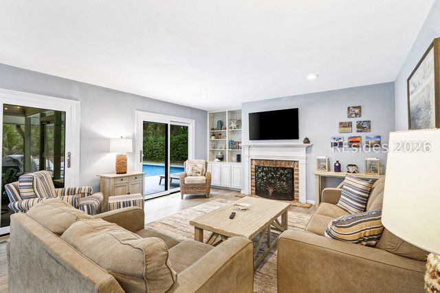 11 Deer Run Ln, Hilton Head Island, SC 29928