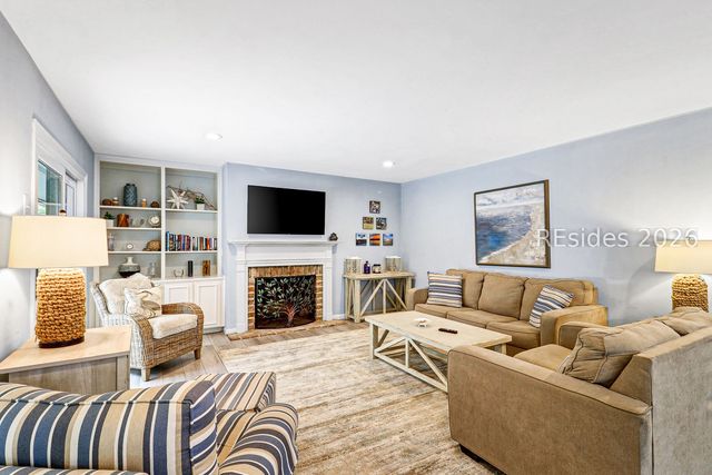 11 Deer Run Ln, Hilton Head Island, SC 29928