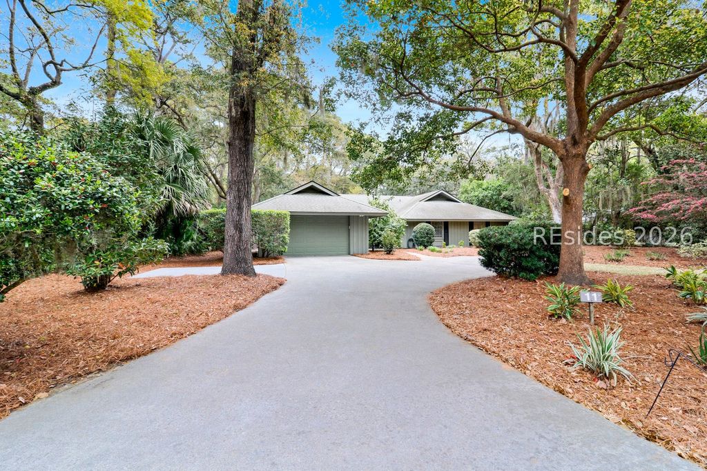 11 Deer Run Ln, Hilton Head Island, SC 29928
