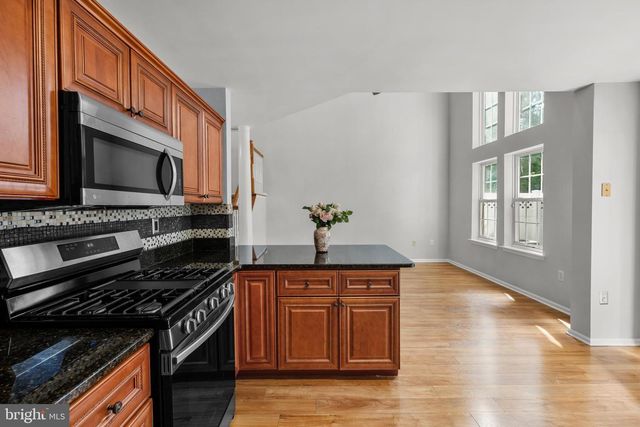 16 LEE CT, Plainsboro, NJ 08536