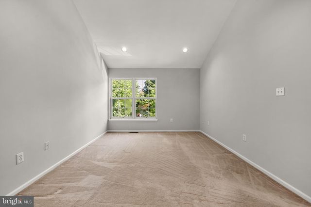 16 LEE CT, Plainsboro, NJ 08536