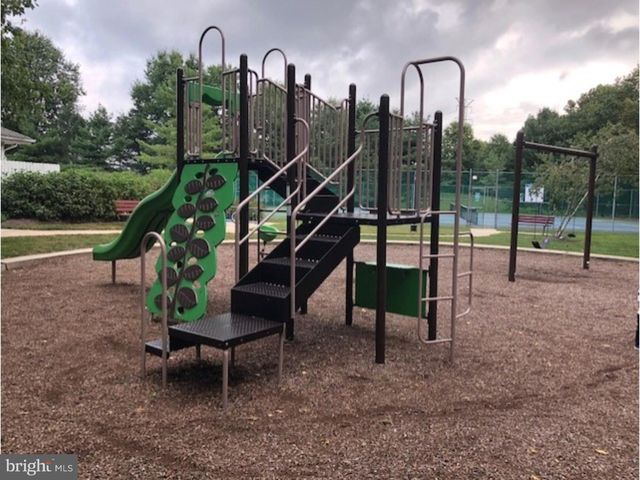 16 LEE CT, Plainsboro, NJ 08536