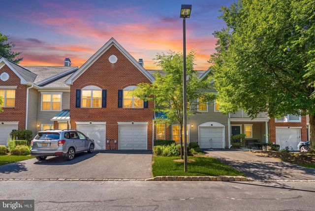 16 LEE CT, Plainsboro, NJ 08536