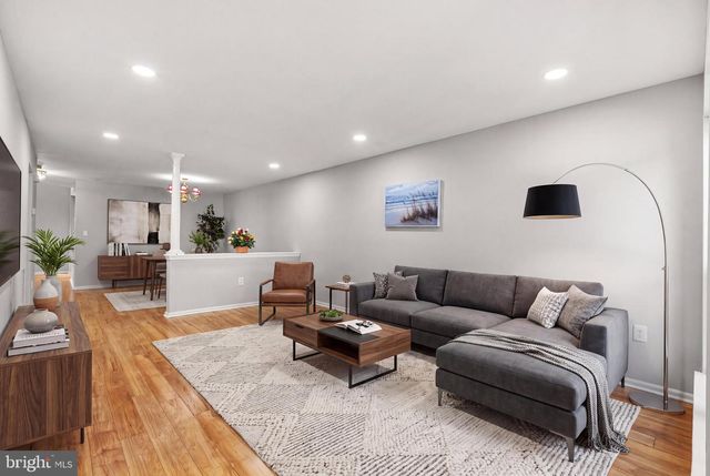 16 LEE CT, Plainsboro, NJ 08536