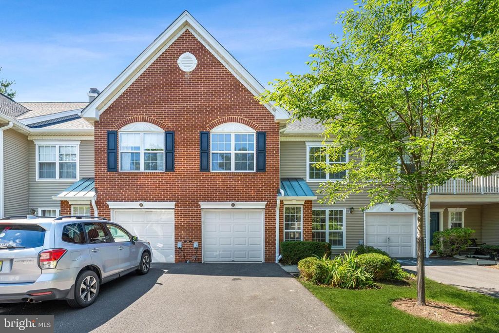 16 LEE CT, Plainsboro, NJ 08536