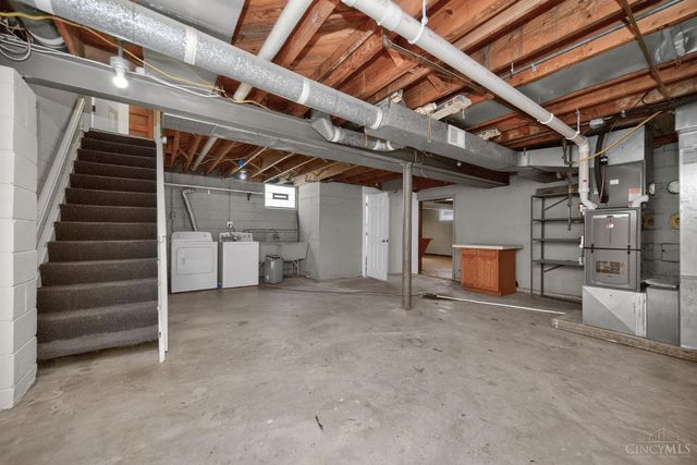 1647 Dell Terrace, Cincinnati, OH 45230