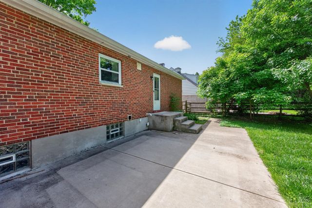 1647 Dell Terrace, Cincinnati, OH 45230