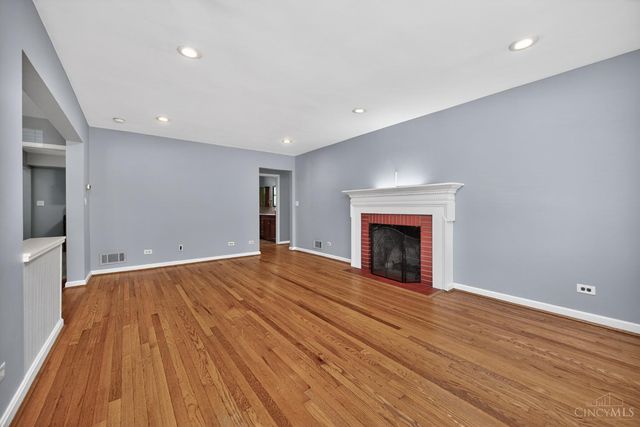 1647 Dell Terrace, Cincinnati, OH 45230
