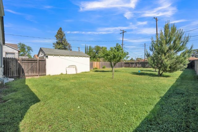 2105 Juliesse Ave, Sacramento, CA 95821