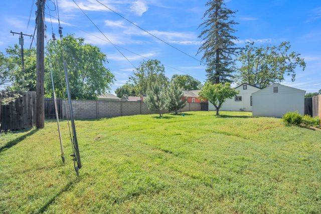 2105 Juliesse Ave, Sacramento, CA 95821