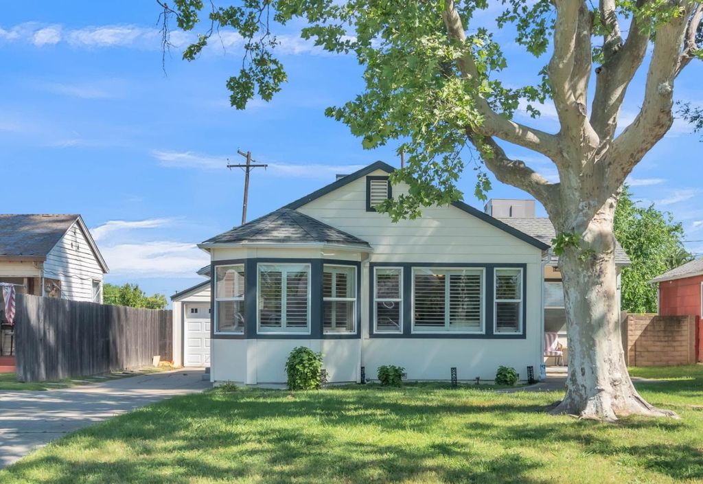 2105 Juliesse Ave, Sacramento, CA 95821