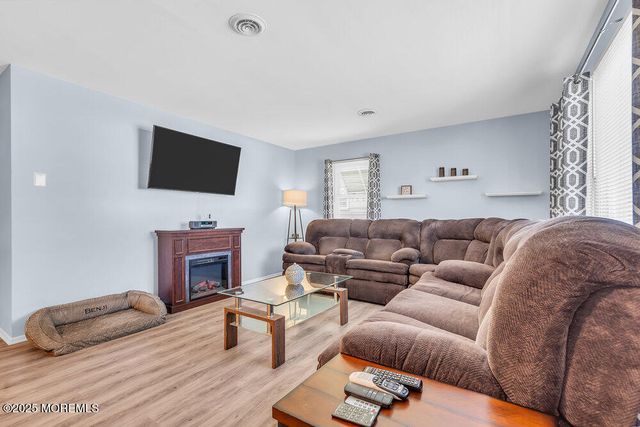 37 Carlisle Road, Berkeley, NJ 08721