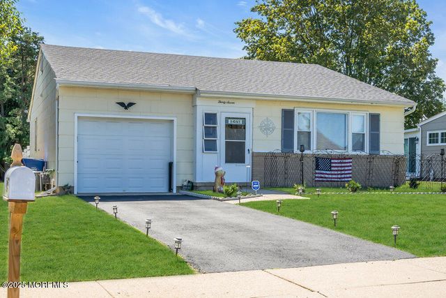 37 Carlisle Road, Berkeley, NJ 08721