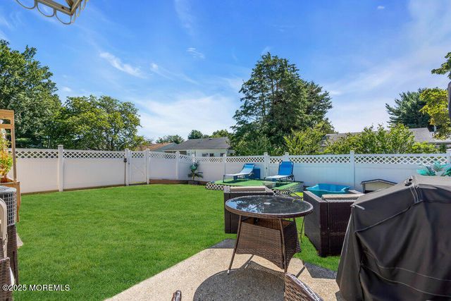 37 Carlisle Road, Berkeley, NJ 08721