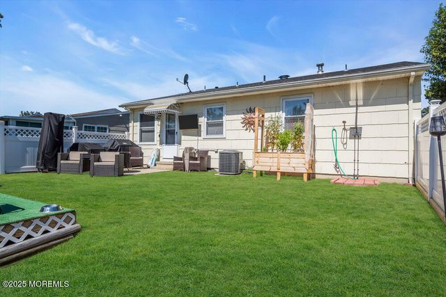 37 Carlisle Road, Berkeley, NJ 08721