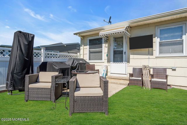 37 Carlisle Road, Berkeley, NJ 08721