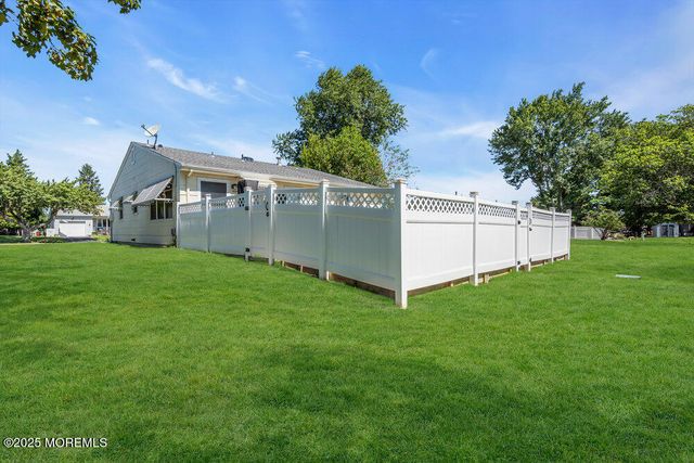 37 Carlisle Road, Berkeley, NJ 08721