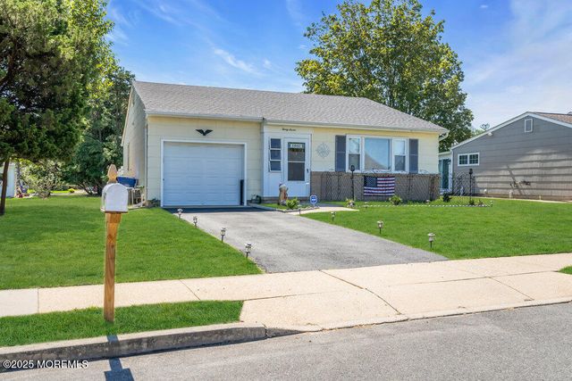 37 Carlisle Road, Berkeley, NJ 08721