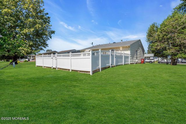 37 Carlisle Road, Berkeley, NJ 08721