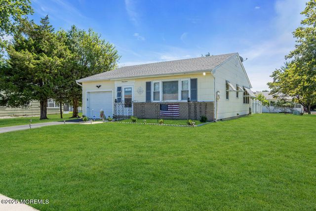 37 Carlisle Road, Berkeley, NJ 08721