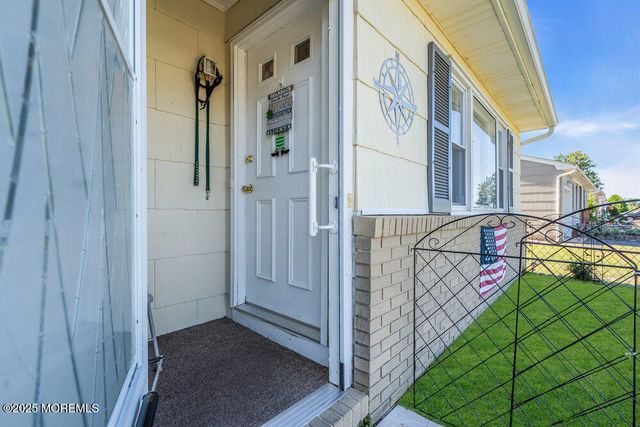 37 Carlisle Road, Berkeley, NJ 08721