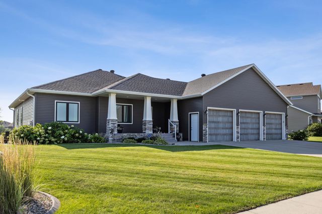 5932 Autumn Drive S, Fargo, ND 58104