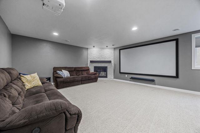 5932 Autumn Drive S, Fargo, ND 58104