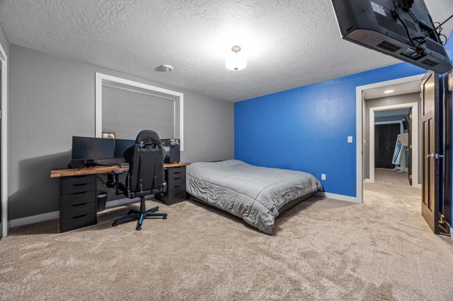 5932 Autumn Drive S, Fargo, ND 58104