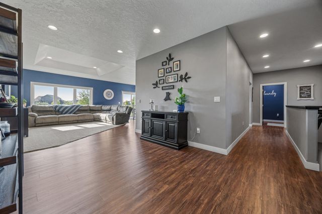 5932 Autumn Drive S, Fargo, ND 58104