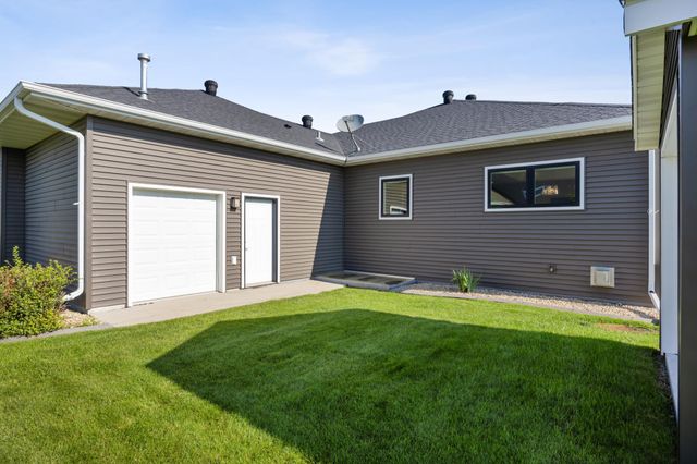 5932 Autumn Drive S, Fargo, ND 58104