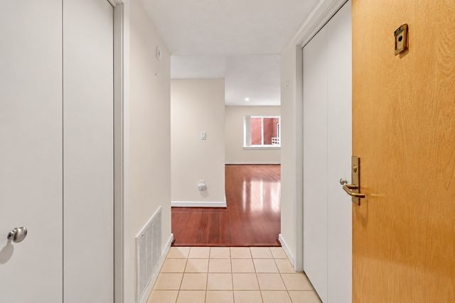 321 Place Ln 321, Woburn, MA 01801
