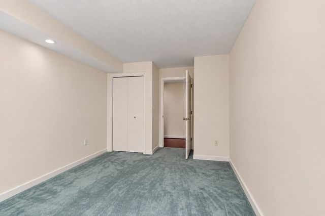 321 Place Ln 321, Woburn, MA 01801