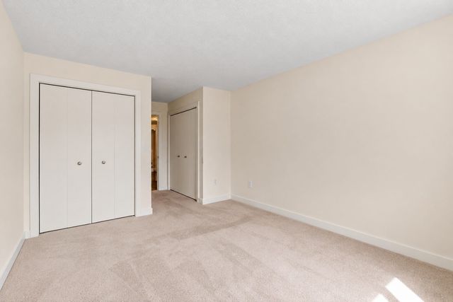 321 Place Ln 321, Woburn, MA 01801