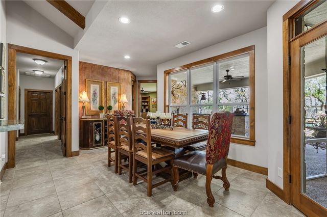 907 Plainfield Court, College Station, TX 77845