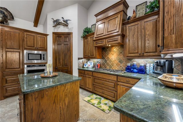 907 Plainfield Court, College Station, TX 77845