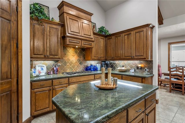 907 Plainfield Court, College Station, TX 77845