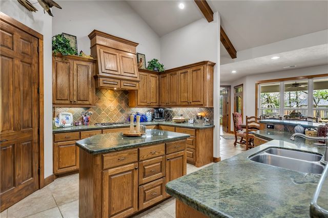 907 Plainfield Court, College Station, TX 77845