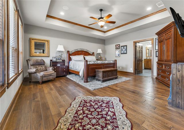 907 Plainfield Court, College Station, TX 77845