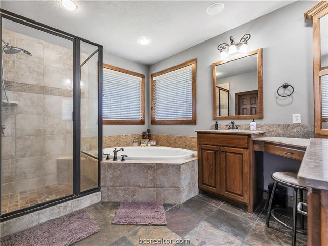 907 Plainfield Court, College Station, TX 77845