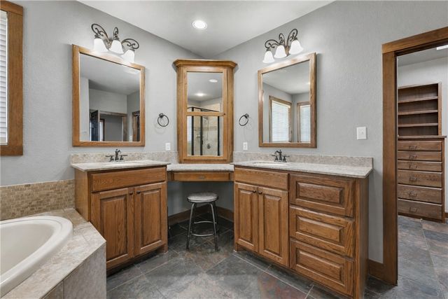 907 Plainfield Court, College Station, TX 77845