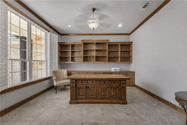 907 Plainfield Court, College Station, TX 77845