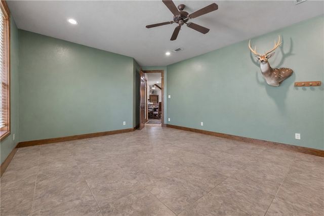 907 Plainfield Court, College Station, TX 77845