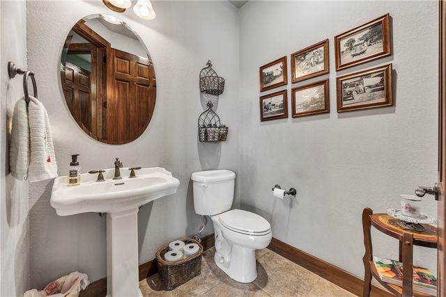 907 Plainfield Court, College Station, TX 77845