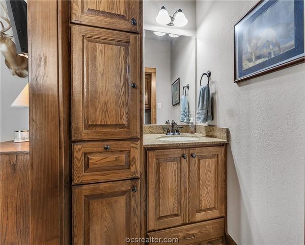 907 Plainfield Court, College Station, TX 77845