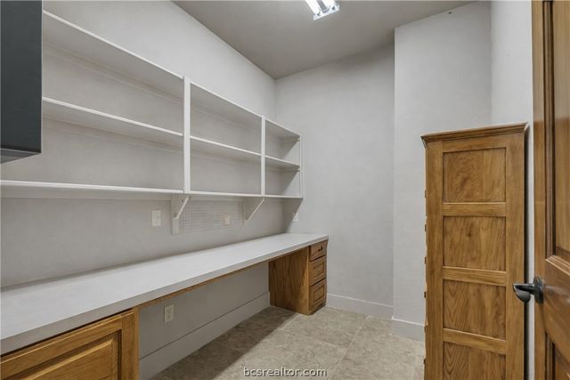 907 Plainfield Court, College Station, TX 77845