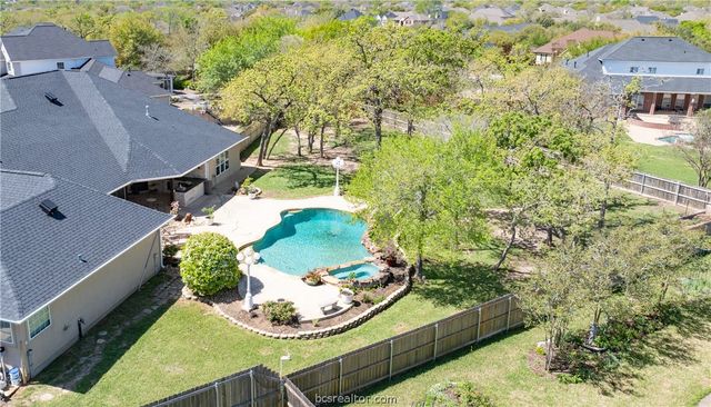 907 Plainfield Court, College Station, TX 77845